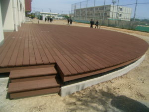 阿南光高校　阿南の竹を活用した地産地消のWPCデッキ