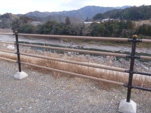 国土交通省設置基準適合の那賀ウッドプラス・WPCガードパイプ（景観配慮型）