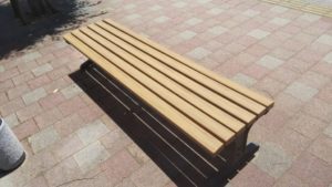 既存の木製ベンチを那賀ウッドプラスで改修させて頂きました！