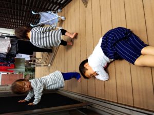 窓を開ければすぐ！おうち公園みたいなウッドデッキ(国産材活用WPC)