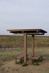 WPC東屋でひと休み　＠月見ヶ丘海浜公園(国産材活用WPC)
